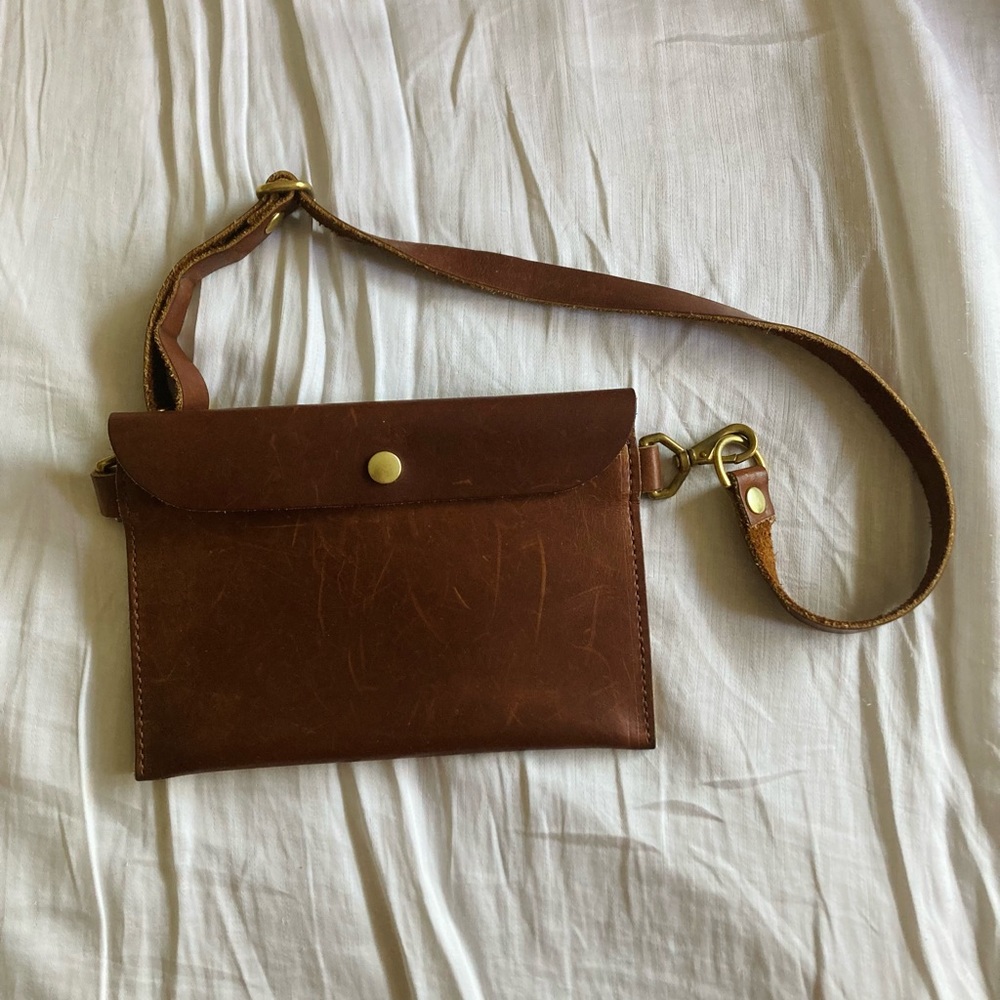 Teddi Joelle Hip Belt Crossbody Bag Leather Brown Cognac